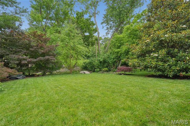 9318 Kenneth Place, St Louis, MO 63132