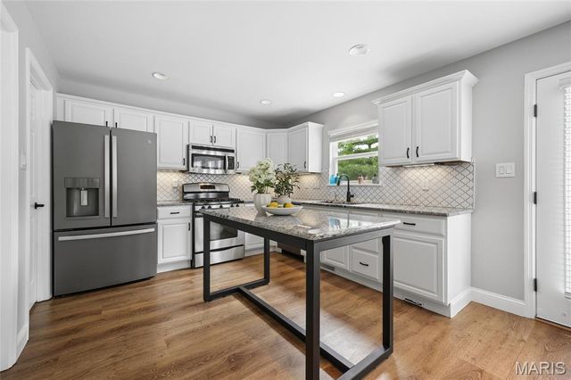 9318 Kenneth Place, St Louis, MO 63132