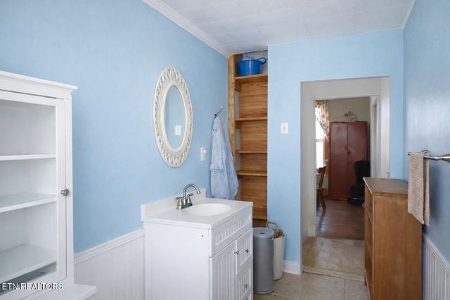 416 W Wheeler St, Rockwood, TN 37854