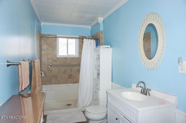 416 W Wheeler St, Rockwood, TN 37854