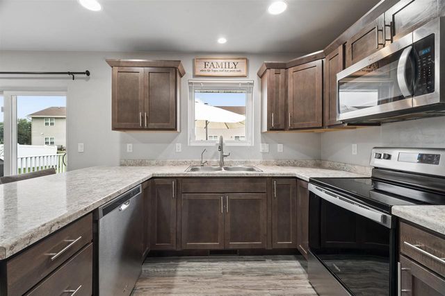 2406 HENDRICKS AVENUE, Kaukauna, WI 54130