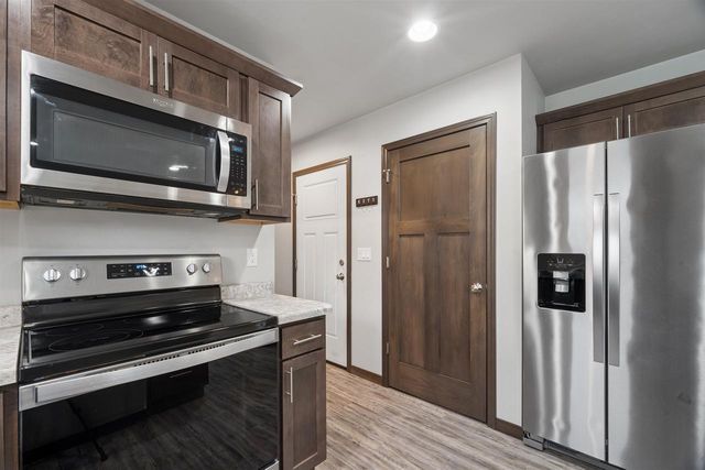 2406 HENDRICKS AVENUE, Kaukauna, WI 54130