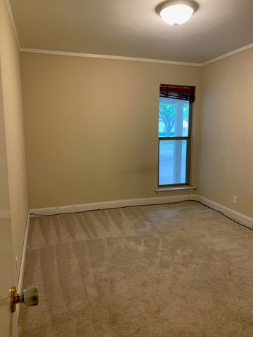 913 W Northgate Drive, Irving, TX 75062