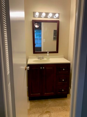 913 W Northgate Drive, Irving, TX 75062