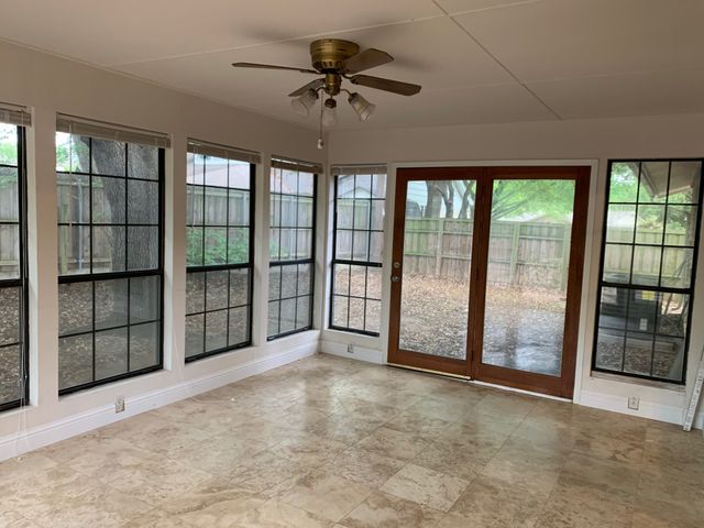 913 W Northgate Drive, Irving, TX 75062