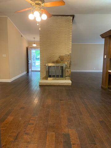 913 W Northgate Drive, Irving, TX 75062