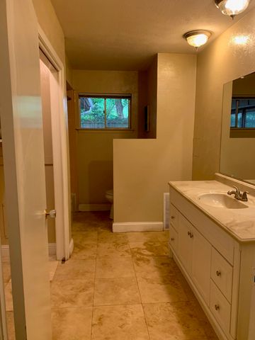 913 W Northgate Drive, Irving, TX 75062