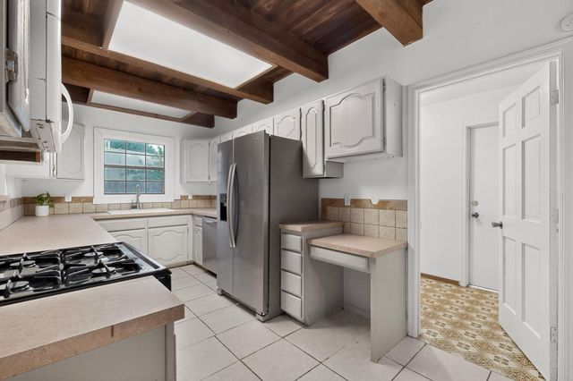 3300 La Mancha Drive NW, Albuquerque, NM 87104