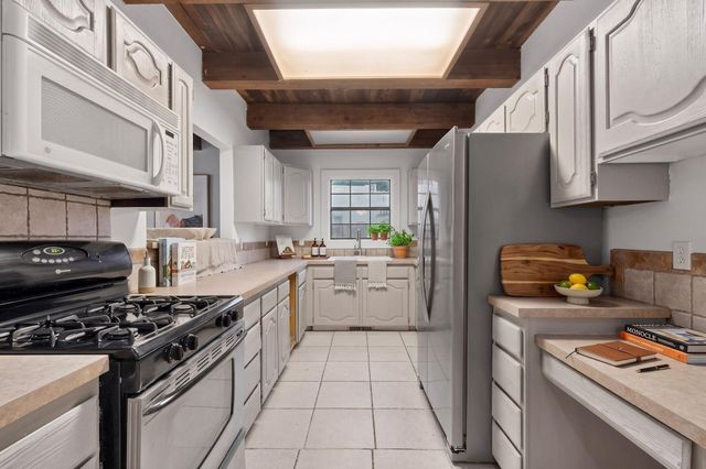 3300 La Mancha Drive NW, Albuquerque, NM 87104