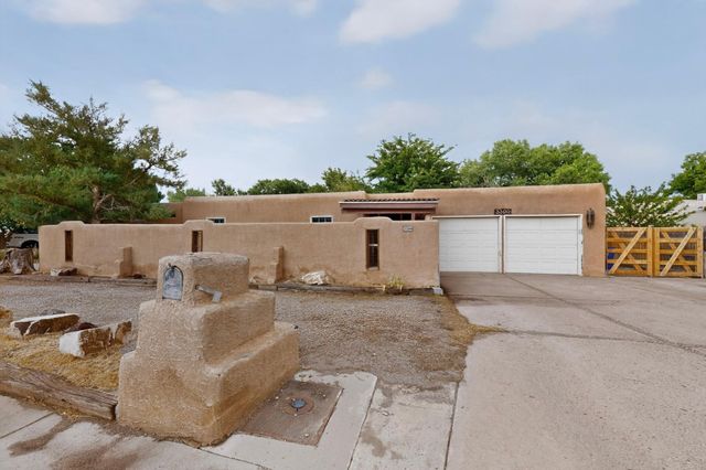 3300 La Mancha Drive NW, Albuquerque, NM 87104