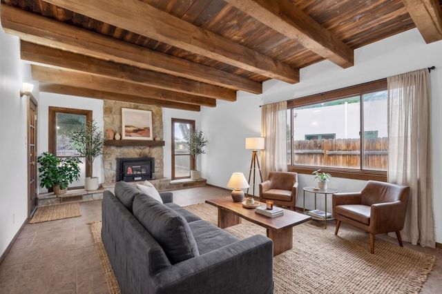 3300 La Mancha Drive NW, Albuquerque, NM 87104