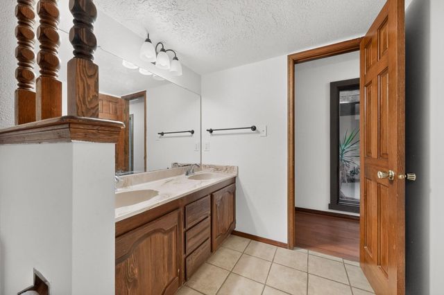 3300 La Mancha Drive NW, Albuquerque, NM 87104