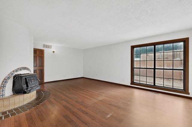 3300 La Mancha Drive NW, Albuquerque, NM 87104