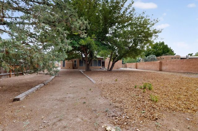3300 La Mancha Drive NW, Albuquerque, NM 87104