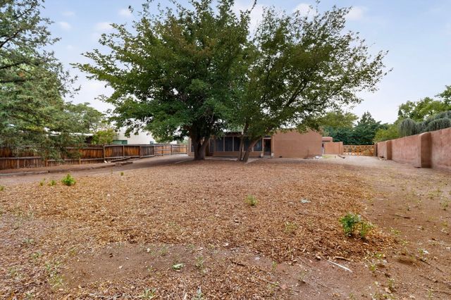 3300 La Mancha Drive NW, Albuquerque, NM 87104