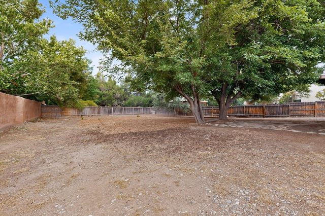 3300 La Mancha Drive NW, Albuquerque, NM 87104