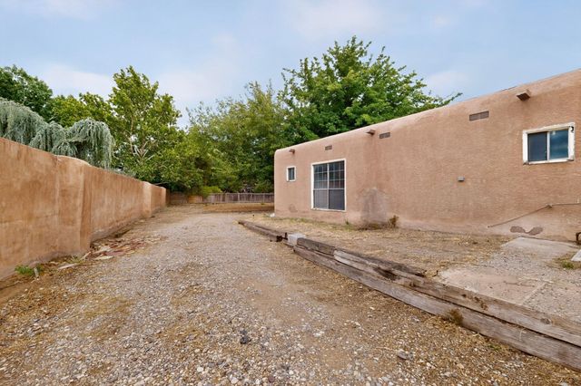 3300 La Mancha Drive NW, Albuquerque, NM 87104