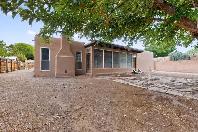 3300 La Mancha Drive NW, Albuquerque, NM 87104