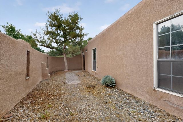 3300 La Mancha Drive NW, Albuquerque, NM 87104