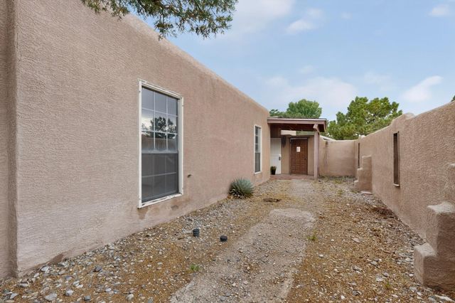 3300 La Mancha Drive NW, Albuquerque, NM 87104