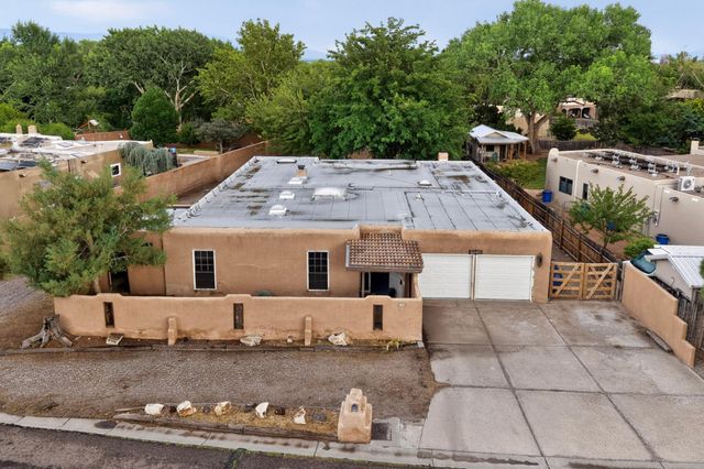 3300 La Mancha Drive NW, Albuquerque, NM 87104