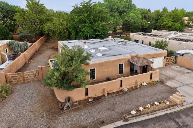 3300 La Mancha Drive NW, Albuquerque, NM 87104