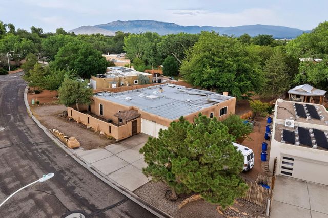 3300 La Mancha Drive NW, Albuquerque, NM 87104