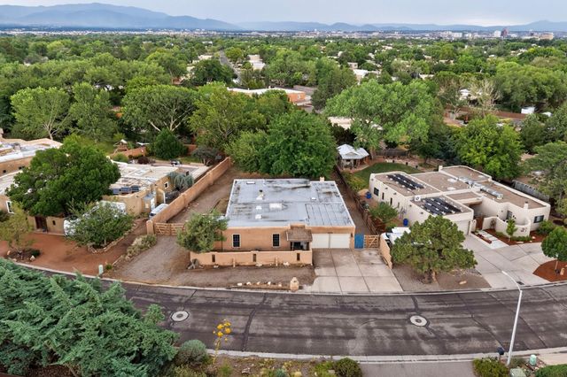 3300 La Mancha Drive NW, Albuquerque, NM 87104