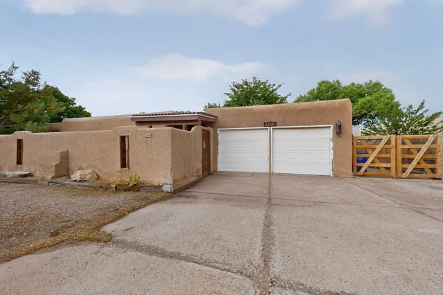3300 La Mancha Drive NW, Albuquerque, NM 87104