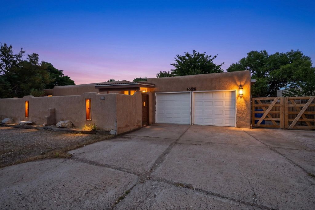 3300 La Mancha Drive NW, Albuquerque, NM 87104