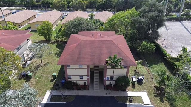 825 SW 10th St C, Hallandale Beach, FL 33009