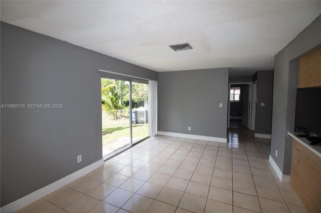 825 SW 10th St C, Hallandale Beach, FL 33009