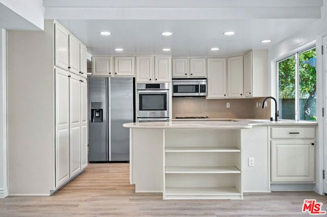 22777 Brenford Street, Woodland Hills (los Angeles), CA 91364