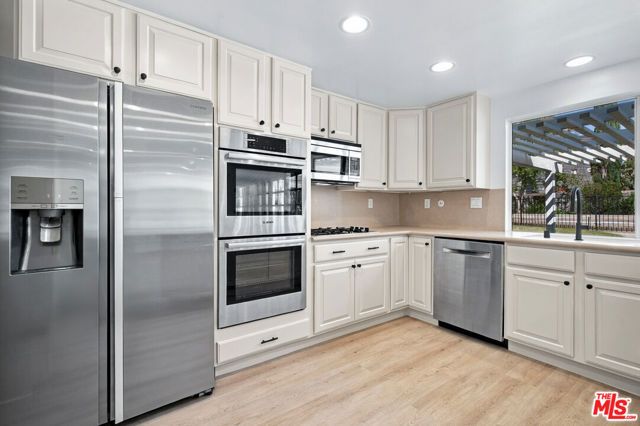 22777 Brenford Street, Woodland Hills (los Angeles), CA 91364