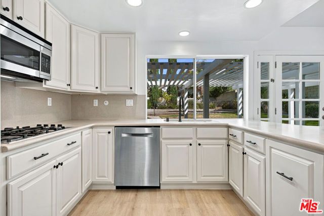 22777 Brenford Street, Woodland Hills (los Angeles), CA 91364