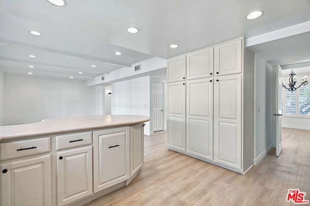 22777 Brenford Street, Woodland Hills (los Angeles), CA 91364