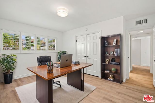 22777 Brenford Street, Woodland Hills (los Angeles), CA 91364
