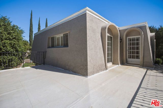 22777 Brenford Street, Woodland Hills (los Angeles), CA 91364
