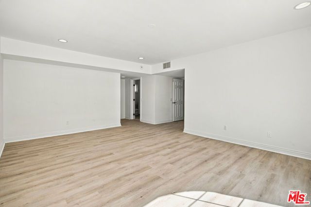 22777 Brenford Street, Woodland Hills (los Angeles), CA 91364