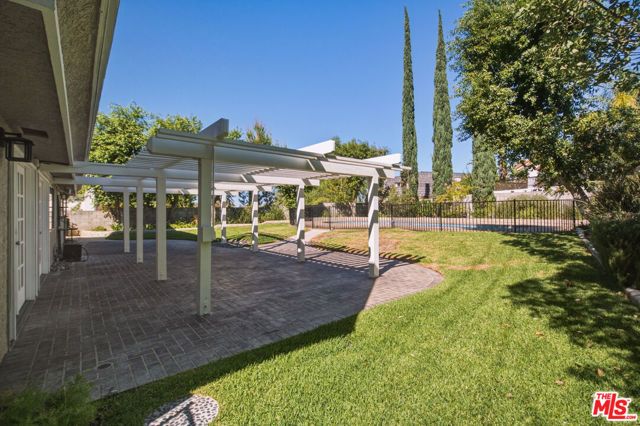 22777 Brenford Street, Woodland Hills (los Angeles), CA 91364