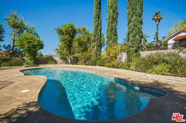 22777 Brenford Street, Woodland Hills (los Angeles), CA 91364