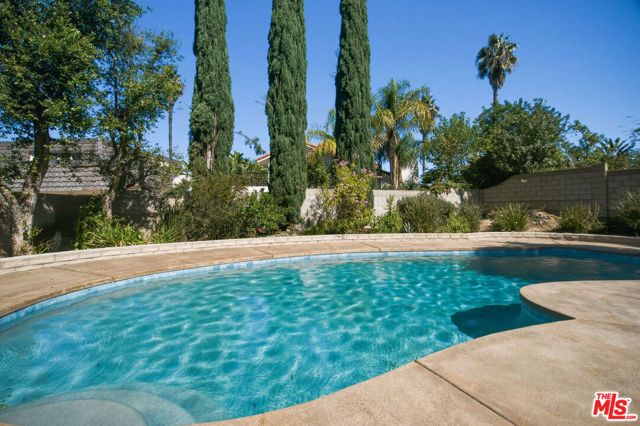 22777 Brenford Street, Woodland Hills (los Angeles), CA 91364