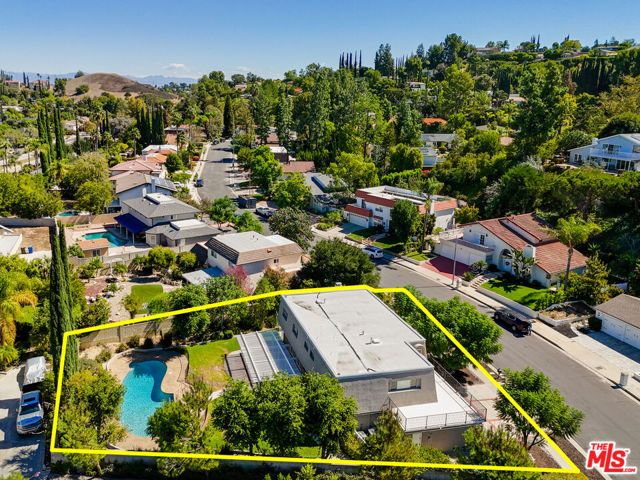 22777 Brenford Street, Woodland Hills (los Angeles), CA 91364