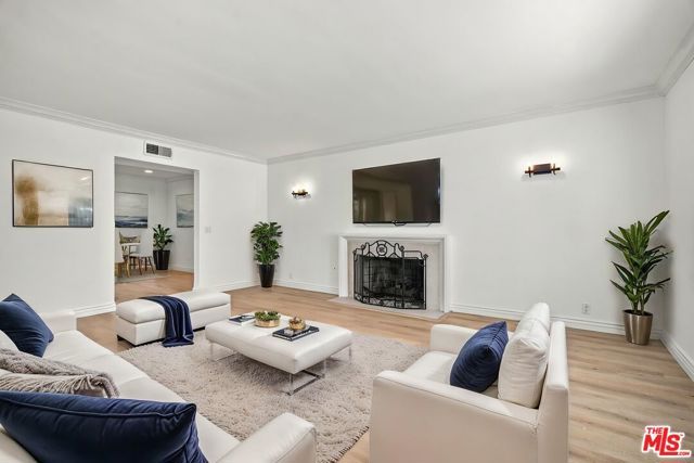 22777 Brenford Street, Woodland Hills (los Angeles), CA 91364