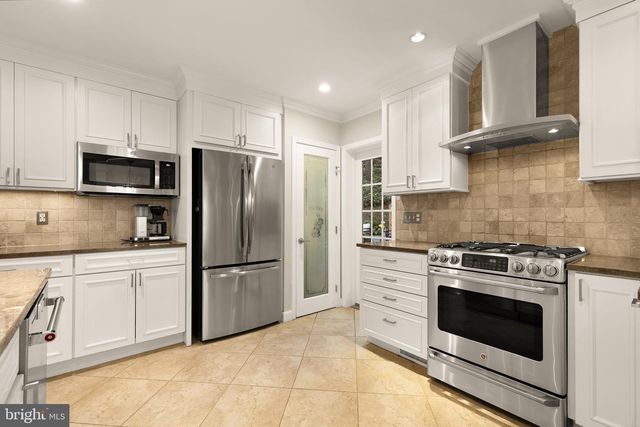 2801 S JOYCE ST, Arlington, VA 22202