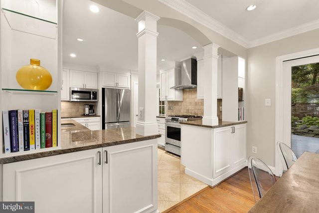 2801 S JOYCE ST, Arlington, VA 22202