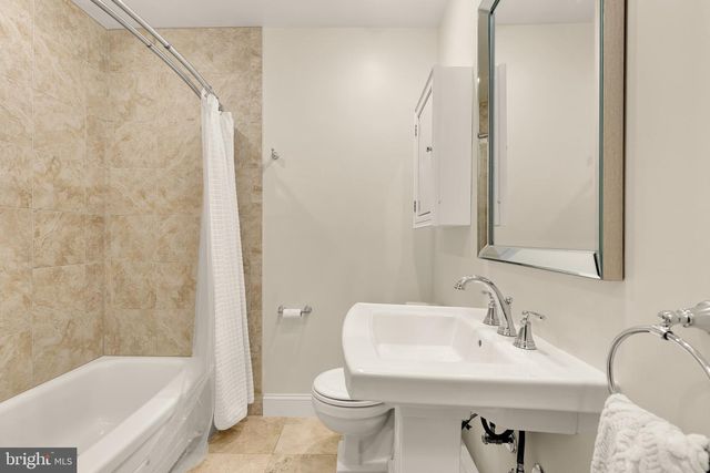 2801 S JOYCE ST, Arlington, VA 22202