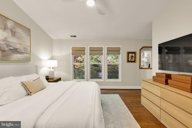 2801 S JOYCE ST, Arlington, VA 22202