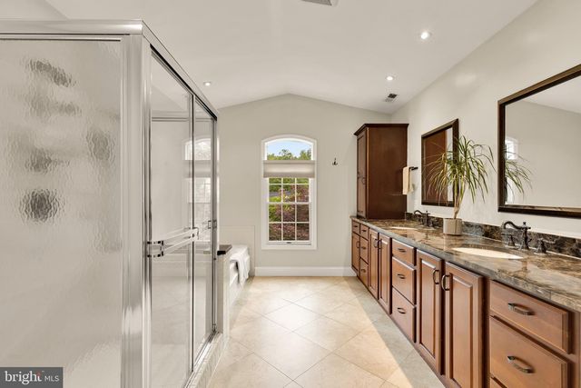 2801 S JOYCE ST, Arlington, VA 22202