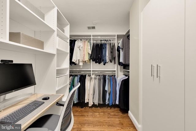2801 S JOYCE ST, Arlington, VA 22202